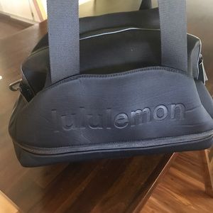 lululemon duffle bag